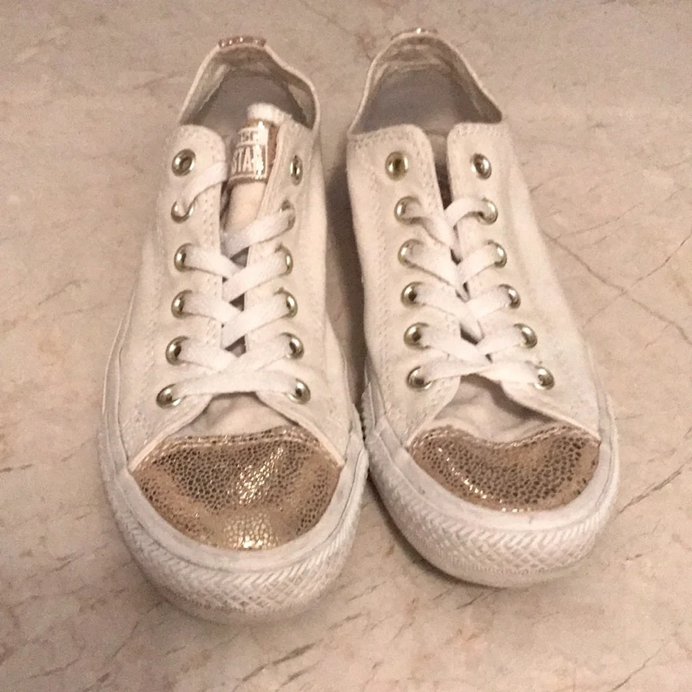 Converse with sneakers with gold capped toe size 8 - Picture 1 of 8